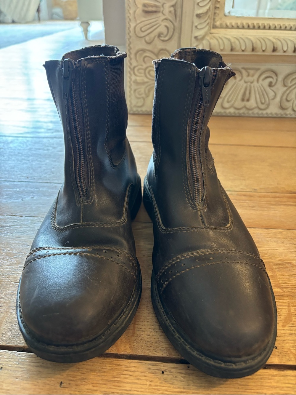 Girls size 5 Brown Front-Zip Riding Boots - Unbranded